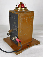 Load image into Gallery viewer, Lionel #91 Prewar Circuit Breaker Die Cast Lightd 1930-1942 Standard Gauge CLEAN