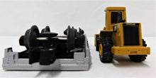 Load image into Gallery viewer, Lionel 6-17517 9823 Western Pacific Flatcar w/ ERTL Caterpillar Frontloader StdO