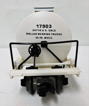 Load image into Gallery viewer, Lionel 6-17903 Conoco Tank Car Oil Gas Petroleum O Gauge White Unibody Trains
