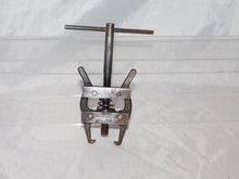 Load image into Gallery viewer, Lionel Trains ST-311 Original Dealer Wheel Puller Service Station Tool With Two Forcing Pins