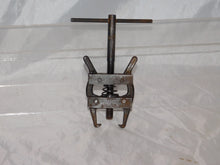 Load image into Gallery viewer, Lionel Trains ST-311 Original Dealer Wheel Puller Service Station Tool With Two Forcing Pins