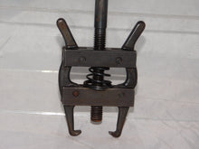 Load image into Gallery viewer, Lionel Trains ST-311 Original Dealer Wheel Puller Service Station Tool With Two Forcing Pins
