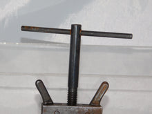 Load image into Gallery viewer, Lionel Trains ST-311 Original Dealer Wheel Puller Service Station Tool With Two Forcing Pins