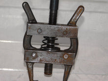 Load image into Gallery viewer, Lionel Trains ST-311 Original Dealer Wheel Puller Service Station Tool With Two Forcing Pins