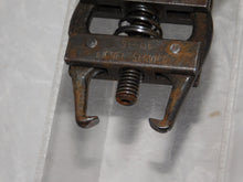 Load image into Gallery viewer, Lionel Trains ST-311 Original Dealer Wheel Puller Service Station Tool With Two Forcing Pins