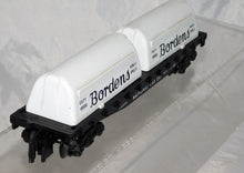 Load image into Gallery viewer, American Flyer 24575 National Car Co Flatcar w/ Borden's Milk Containers Pikemas