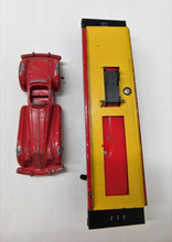 Load image into Gallery viewer, American Flyer 715 Unloading flat car RED Manoil #708 convertible car Works 1948