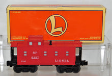 Load image into Gallery viewer, Lionel Trains 6-19734 Southern Pacific Caboose 6357 SP C-8 1996 Lighted Boxed O