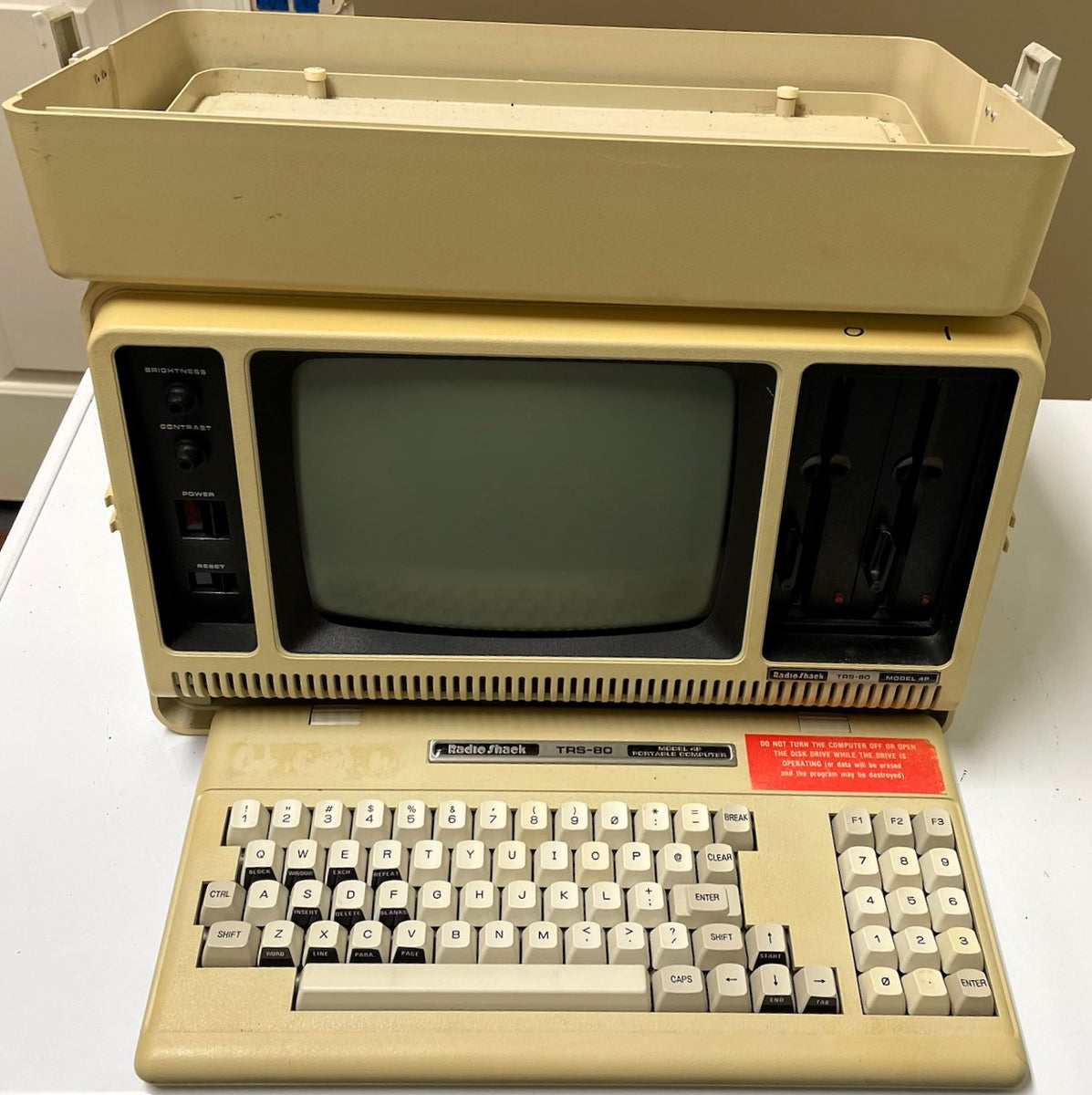 Tandy 26-1080 TRS 80 4P BOXED portable computer WORKS Radio Shack dual ...