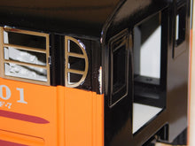 Load image into Gallery viewer, Lionel 6-13004 &amp; 6-13006 STANDARD GAUGE HIAWATHA Loco &amp; 4 car Passenger set WOW
