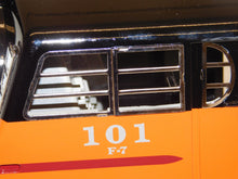 Load image into Gallery viewer, Lionel 6-13004 &amp; 6-13006 STANDARD GAUGE HIAWATHA Loco &amp; 4 car Passenger set WOW
