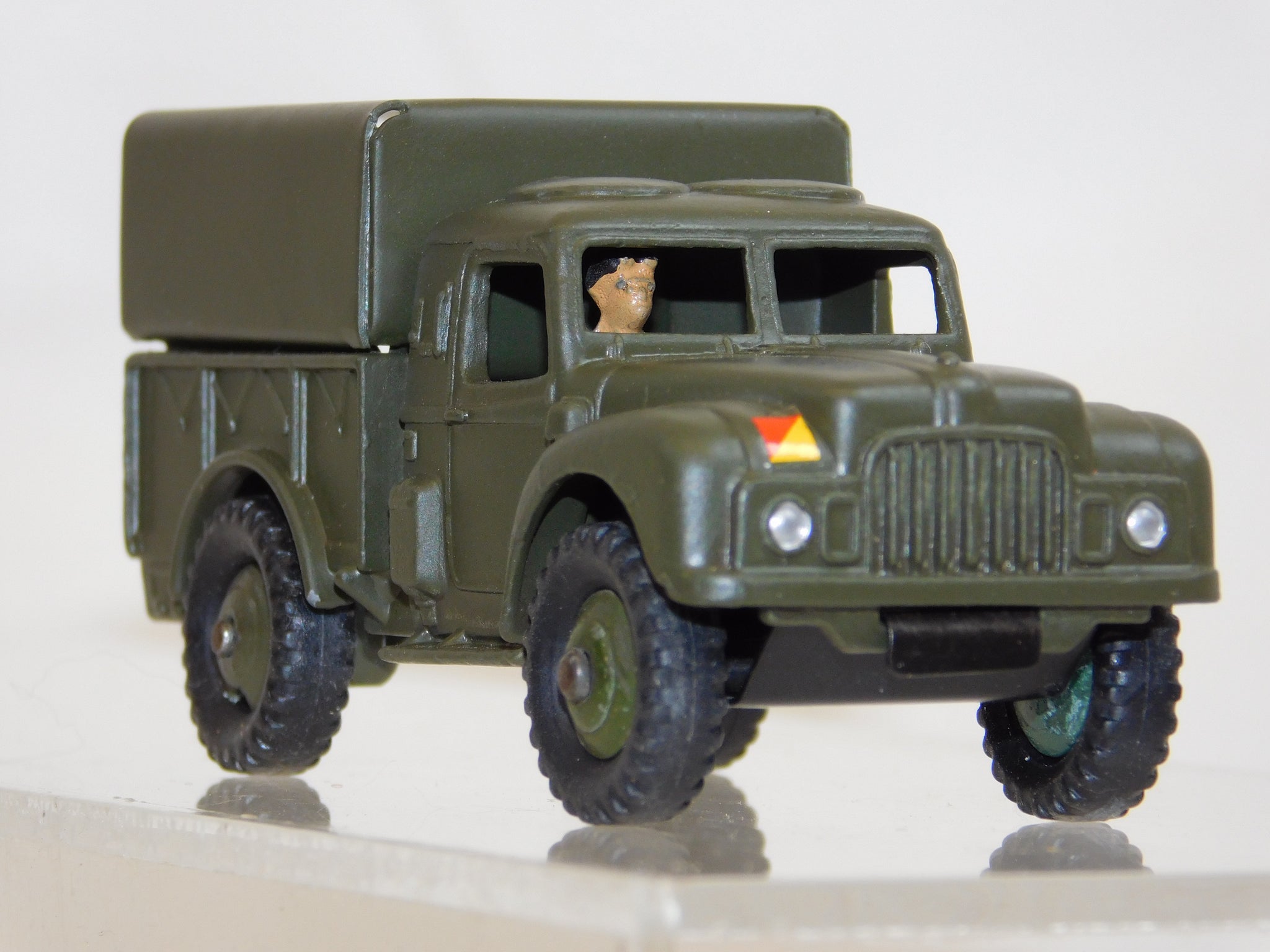 DINKY TOYS lot de 3 véhicules AUSTIN CHAMP 674 PANHARD 80A JEEP US DINKY TOYS lot de 3 véhicules AUSTIN CHAMP 674 PANHARD 80A JEEP US