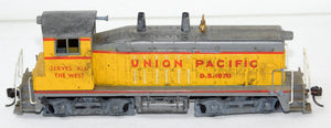 Athearn DS1870 Union Pacific SW-7 Dummy diesel Cow weathered scale couplers