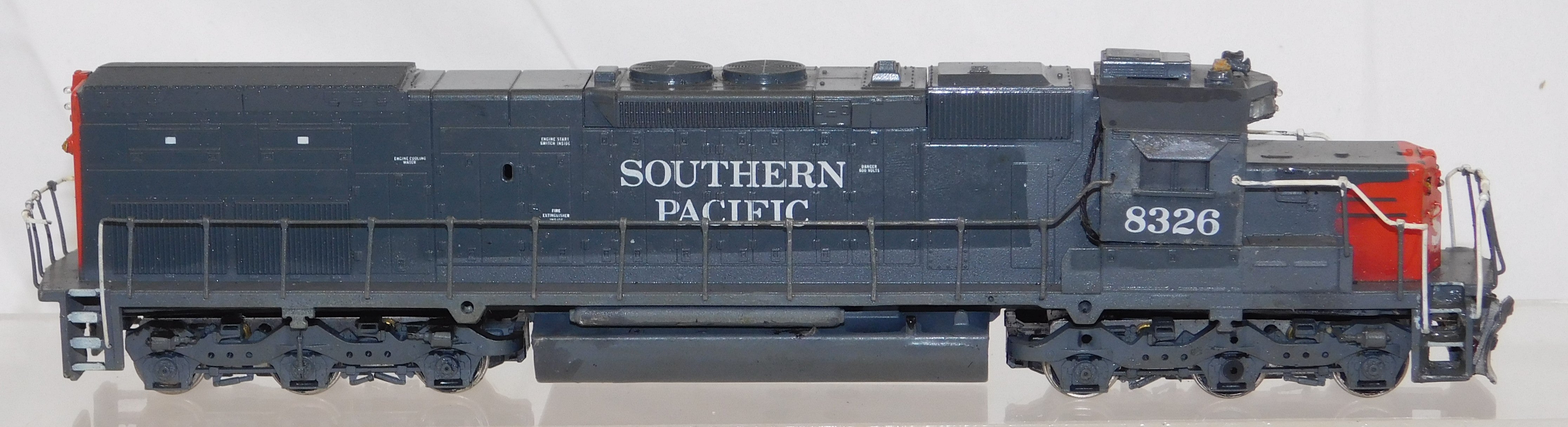Athearn 8326 Southern Pacific SD40T-2 diesel engine Runs HO Strobe