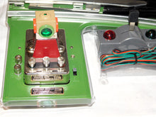 Load image into Gallery viewer, Lionel 11-99077 GREEN Standard Gauge 223w 72&quot; Wide Radius Remote Switch RIGHT Hand
