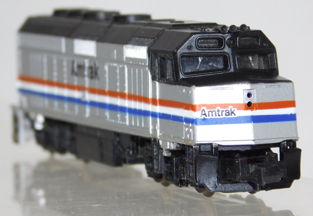 Lifelike 7641 Amtrak F40 Diesel Engine N scale #381 Powered Runs  red white blue