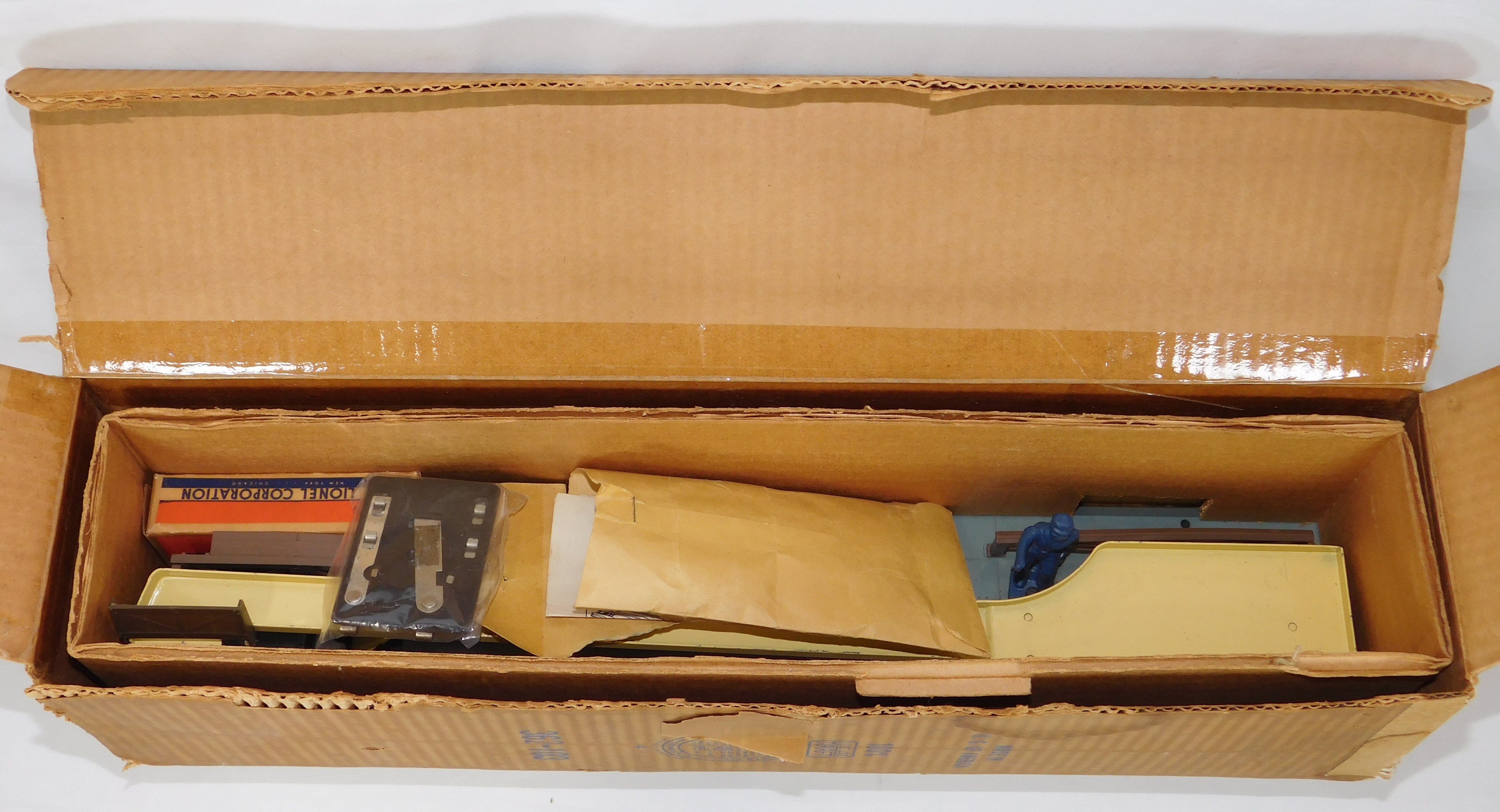 LIONEL POST-WAR #362 on sale OPERATING BARREL LOADER- BOXED and 3562-50 no box