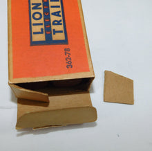 Load image into Gallery viewer, Lionel 362 Barrel Loader Complete +insert Paper 6 barrels OTC 364C BOXED Postwar
