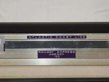 Load image into Gallery viewer, MTH MT 20-6501 Atlantic Coast Line 5Car 70&#39; PLATED Aluminum Passenger Set 18&quot; 96
