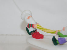 Load image into Gallery viewer, Department 56 #56.56854 Don&#39;t Let Go! North Pole Serie Taffy Elves Christmas D56
