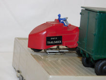 Load image into Gallery viewer, Lionel 460 Piggyback Transport Set set w/3460 flat &amp; 2 trailers BOXED postwar 1955-57
