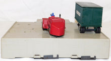 Load image into Gallery viewer, Lionel 460 Piggyback Transport Set set w/3460 flat &amp; 2 trailers BOXED postwar 1955-57
