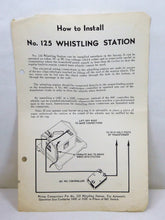 Load image into Gallery viewer, Lionel 125 Whistle Station Boxed Postwar tested &amp; Works + Instructions &amp; button
