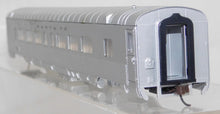 Load image into Gallery viewer, Santa Fe 2985 Streamlined Passenger car Coach Super Chief HO Scale C-5+ add trux
