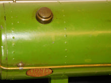 Load image into Gallery viewer, Lionel 215 Standard gauge Tank Car Pea Green Prewar Brass Plates Red Print latch
