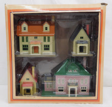 Load image into Gallery viewer, Lionel 11-90010 #192 VIlla Set 4 tinplate buildings MTH Prewar Bungaows C-9 Lionel Corporation
