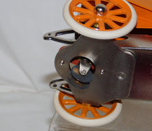 Load image into Gallery viewer, Lionel Classics 6-13803 Racing Autmobiles Remake of #85 Prewar Tested &amp; Works
