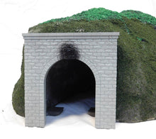 Load image into Gallery viewer, MTH 40-1073 90 Degree 036 Curved Tunnel RTR Assembled Painted Landscaped O
