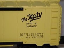 Load image into Gallery viewer, Lionel 6-31700 The Girl's Train Set Postwar Celebration Series Runs great C8 Boxed
