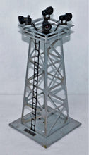 Load image into Gallery viewer, Lionel Trains #395 Aluminum Floodlight Tower Metal 4 lights C7+  Works Accessory
