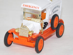 Lionel Eastwood B518 Lionelville Wrecker & Hospital Truck Emergency Vehicle O