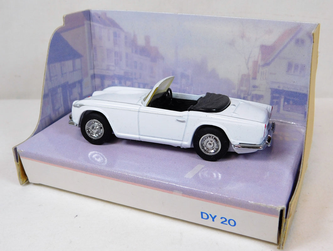 Matchbox Dinky DY-20 White 1965 Triumph TR4A 1/43 scale perfect for O gauge C-9