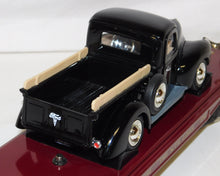 Load image into Gallery viewer, MTH 10-1148 Standard Gauge #234 Flat Car w/ Black Pick Up Truck Tinplate Traditions
