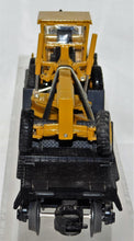 Load image into Gallery viewer, MTH 30-7673 Caterpillar Flat Car w/ die cast Road Grader CAT 252000 O gauge 2000
