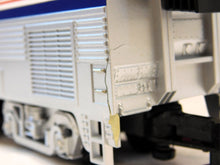 Load image into Gallery viewer, MTH Premier 20-6542 Amtrak 5 Stripe Phase IV  70&#39; Superliner Transitional Sleeper Step Crack

