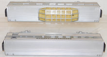 Load image into Gallery viewer, Lionel 6-25161 California Zephyr Passenger 2 car set Burlington lighted 13.75&quot; O
