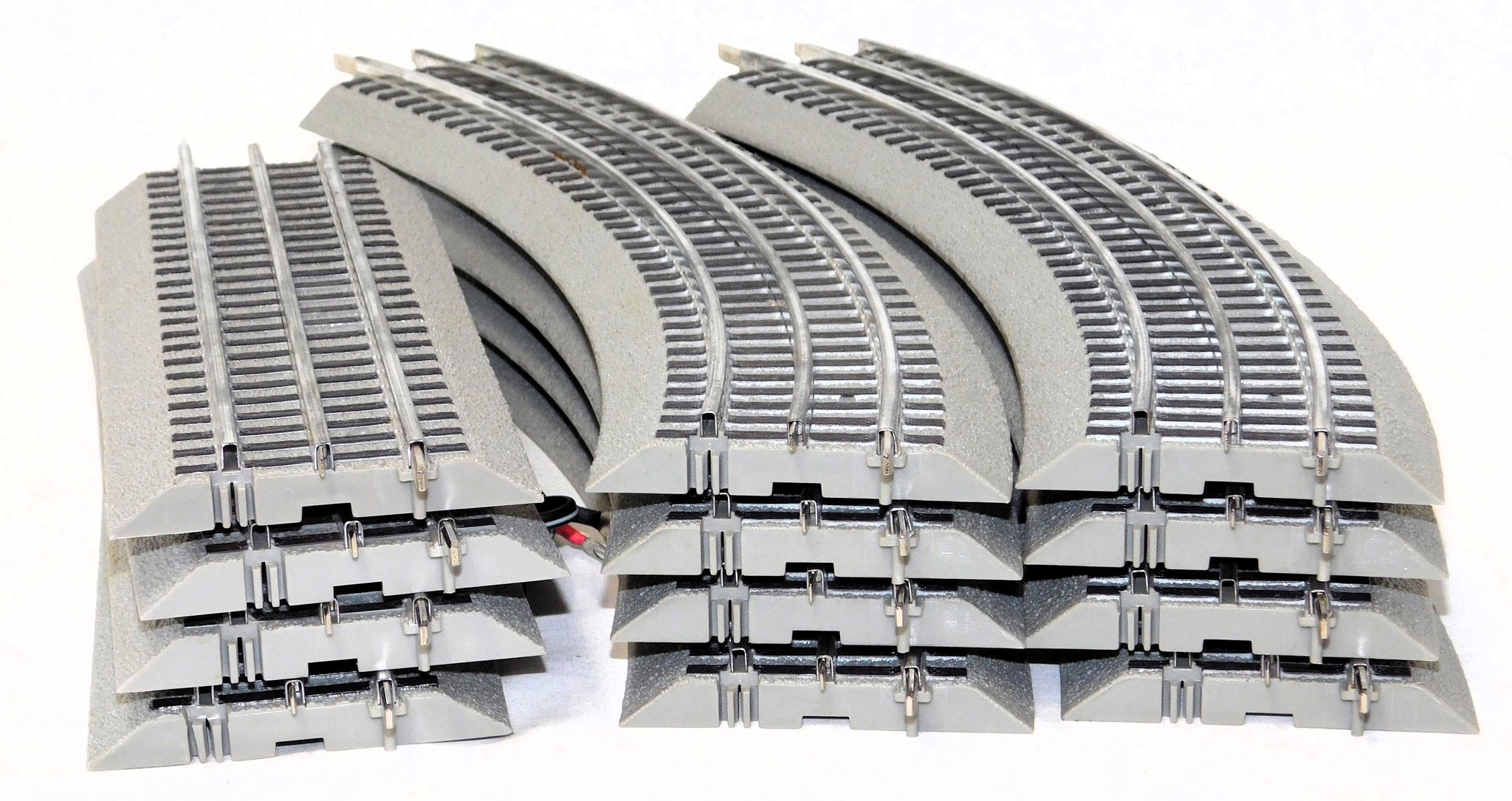 thumbnail image 2 of Lionel O36 Curve Fastrack Train Tracks – 6-12015 – Gray Plastic, O Gauge – NEW 2 of 6
