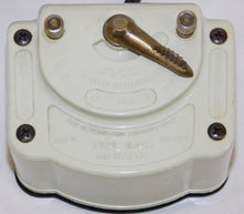 Load image into Gallery viewer, Lionel 1043-500 IVORY GIrl&#39;s Train transformer 1957-58 Works gold handle CLEAN
