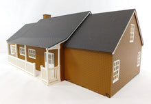 Load image into Gallery viewer, Lionel 6-34110 Estate House O gauge lighted Lionelville layout building 1/48
