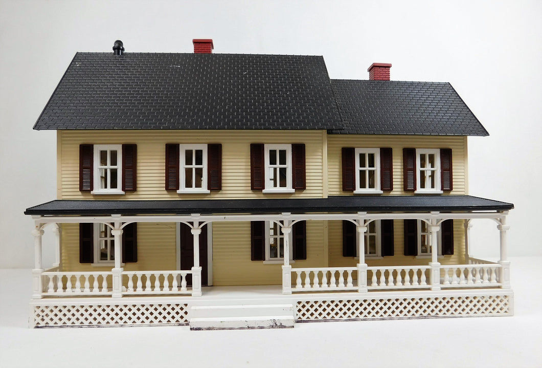 MTH 30-9081 Country House #4 Cream / Brown Lighted 2 story Farm House O Gauge