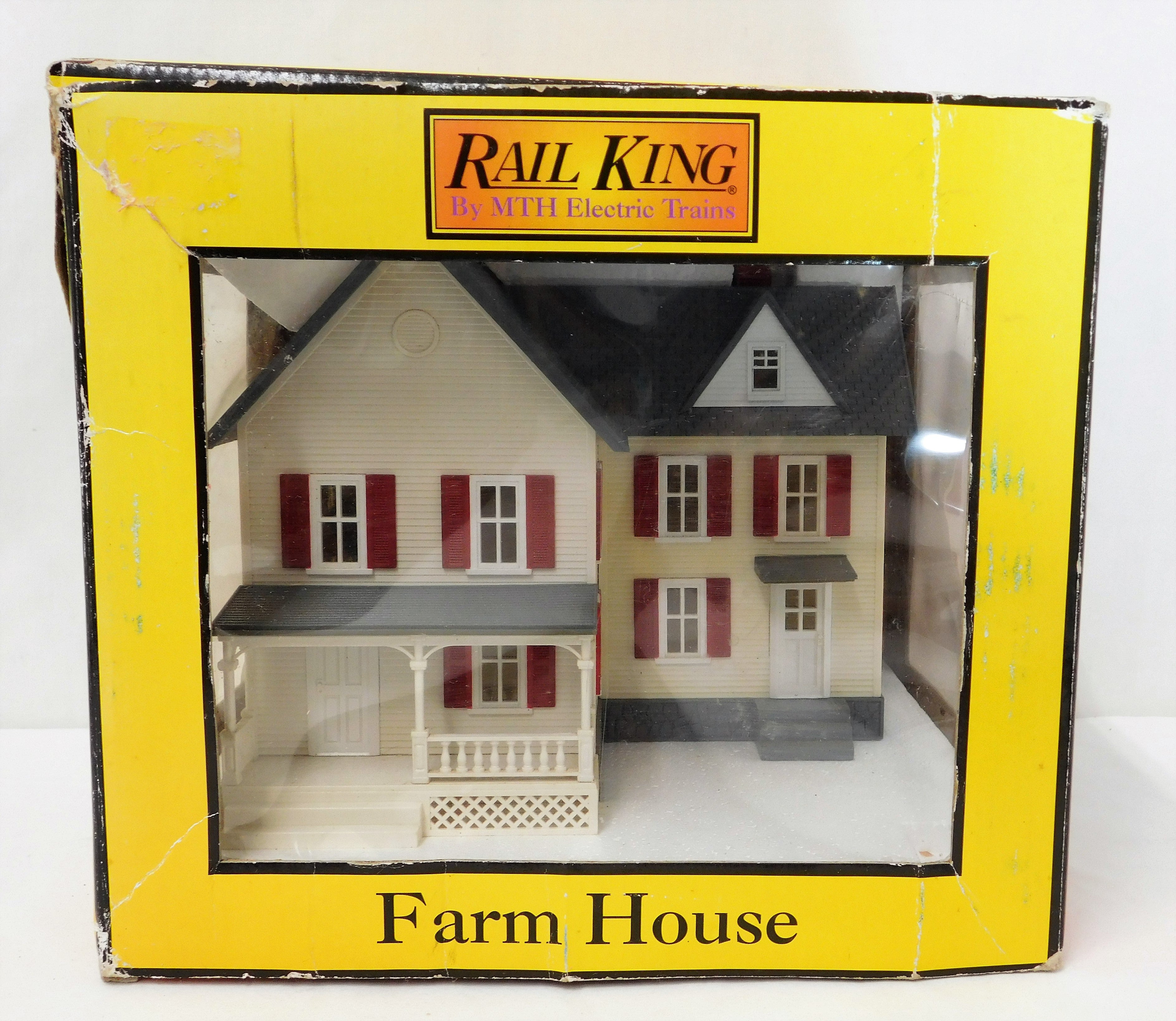 MTH shops RailKing Rail Town Farm House with Green Shutters 30-9007