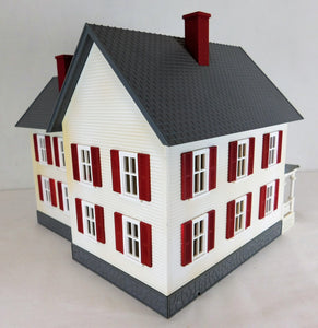 MTH 30-90333 #6 Farm House white w/red shutters some discoloration Boxed O gauge