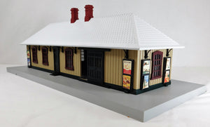 MTH 30-90245 North Pole Country Train Station Passenger Christmas Building O lit