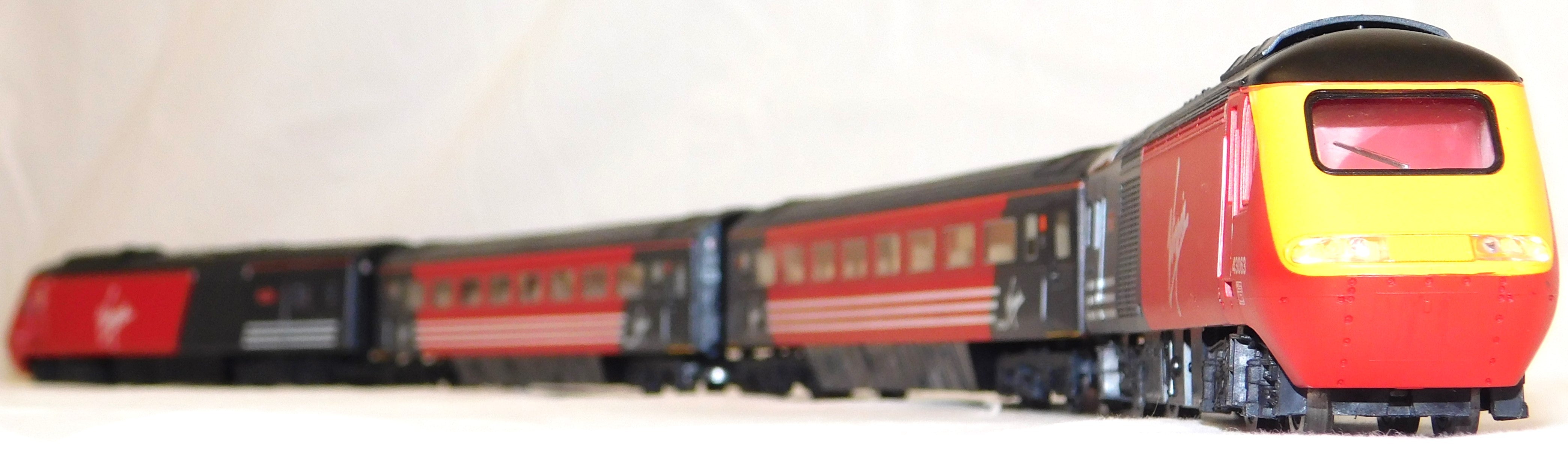 Hornby Virgin Commuter train set R2045 Maiden Voyager Lady in Red