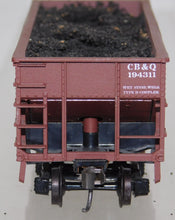 Load image into Gallery viewer, ATHEARN CB&amp;Q 194311 34&#39; Composite 2 Bay Hopper w/coal scale couplers Burlington
