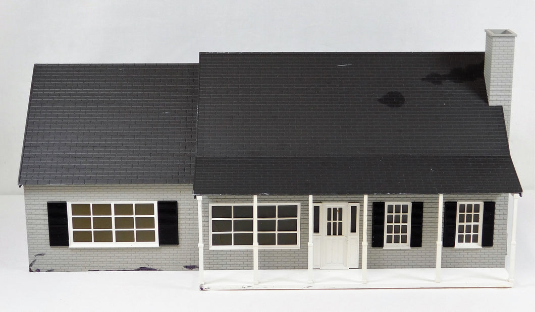 Lionel 6-34113 Large Suburban Home 2 story O gauge house lighted Lionelville gray